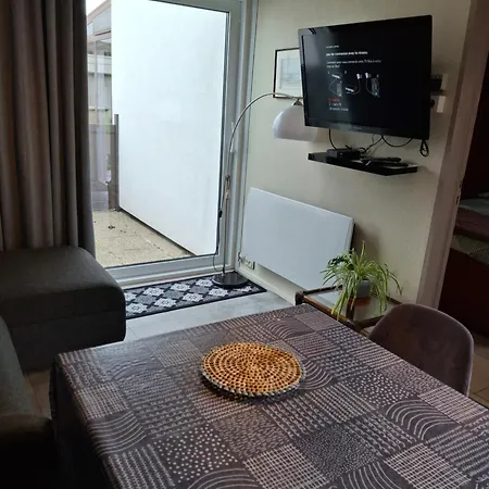 Maison De ;vakantiehuisje Дом отдыха *